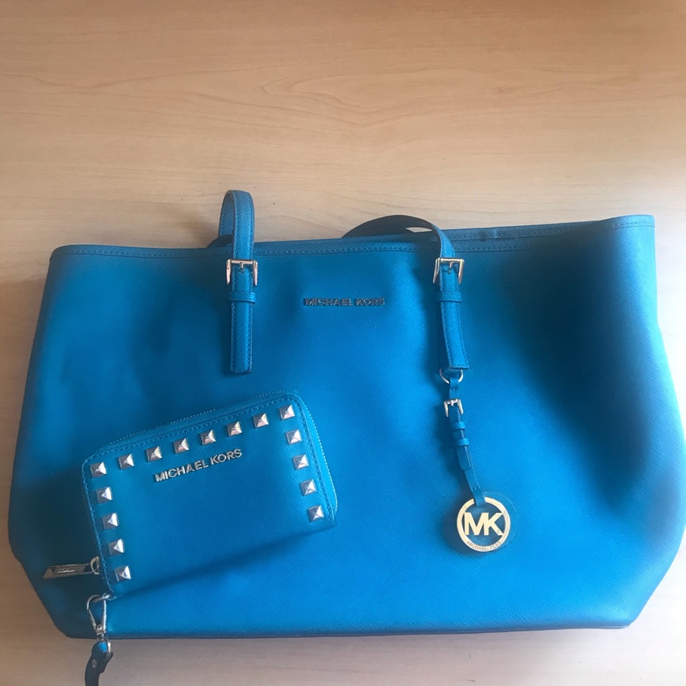 Michael Kors Tote & Wristlet bundle